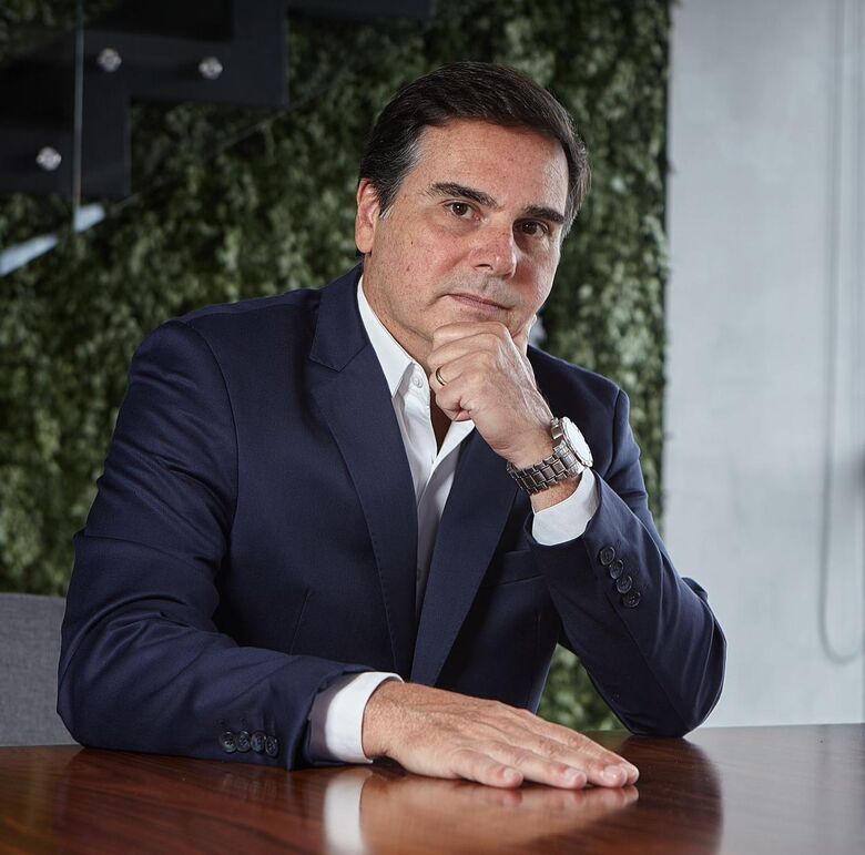 Diretor-executivo da Fhoresp, Edson Pinto, sugere aos clientes que verifiquem antes se o local escolhido é amigável ou não à prática de permitir o uso de eletrônicos para fins laborais