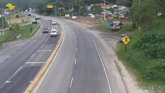 Mogi-Bertioga tem tráfego intenso sentido cidade; descida para litoral segue tranquila