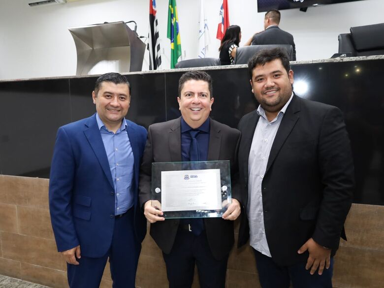Robinson Guedes recebe Medalha Antônio Marques Figueira e a Contabyte o Título de Empresa Cidadã