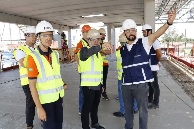 Prefeito acompanha obra de loja que vai gerar até 400 empregos