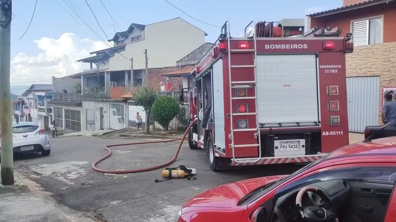 Idoso morre dentro de casa após local pegar fogo em Santa Isabel