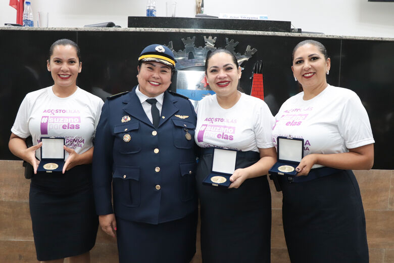 Patrulha Maria da Penha tem trabalho reconhecido e ganha medalha em Suzano