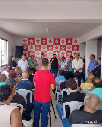 Lideranças discursam na inauguração do diretório do PT em Suzano