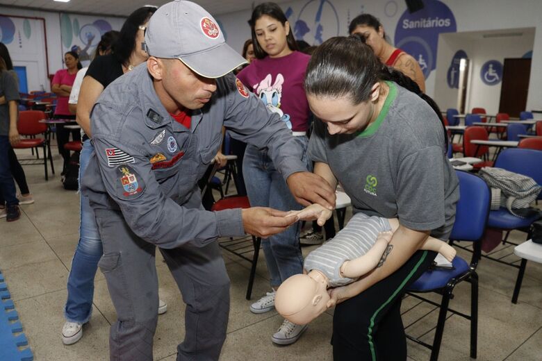 Representantes de 48 escolas da rede municipal recebem treinamento