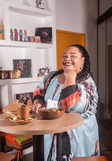 Dona Carmem Virginia do restaurante Altar Cozinha Ancestral fala da influência da herança Afro na gastronomia nacional