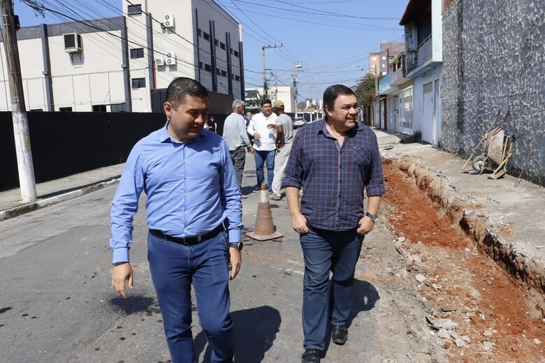Cinco ruas da Vila Figueira passam por obras de revitalização