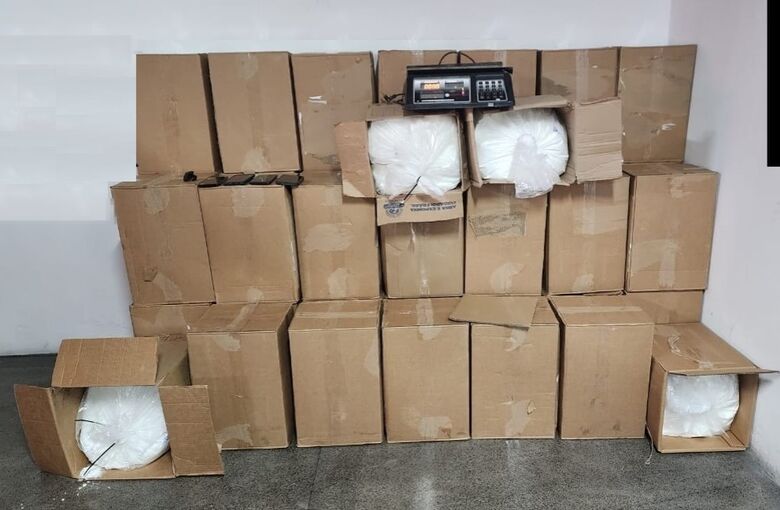Rota encontra quase 1 tonelada de cocaína em Ferraz de Vasconcelos; quatro suspeitos são detidos