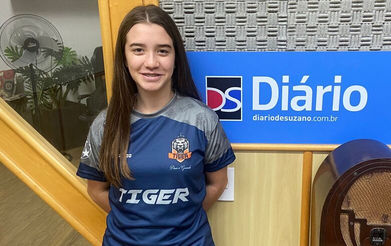 Jogadora suzanense de 15 anos chega ao Corinthians e sonha com seleção