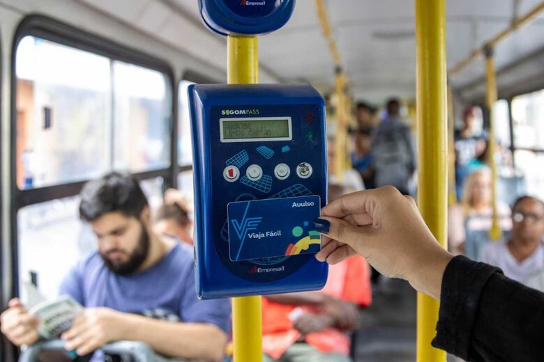Cartão permite a integração gratuita entre ônibus municipais pelo período de duas horas