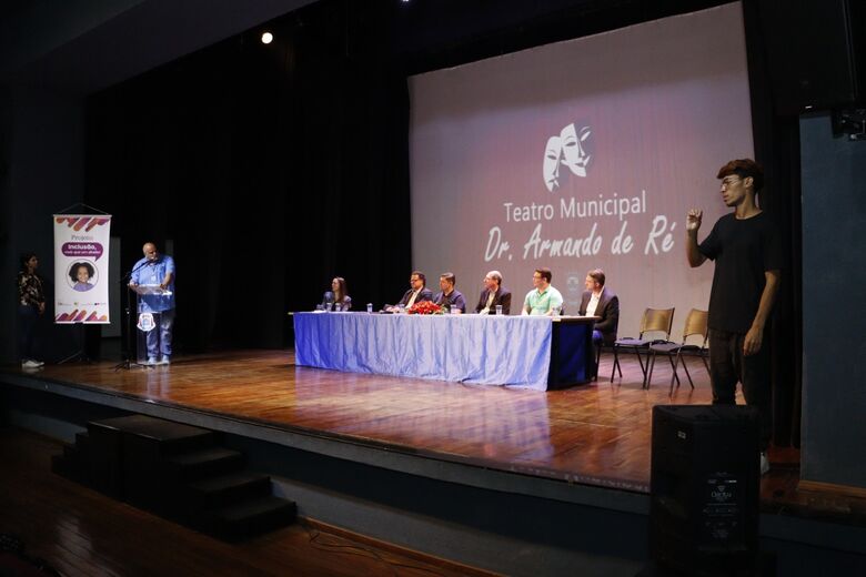 Evento ocorreu no Teatro Municipal Dr. Armando de Ré