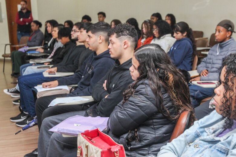 Foram mais de 100 vagas para estudantes dos ensinos médio, técnico e para cursos superiores