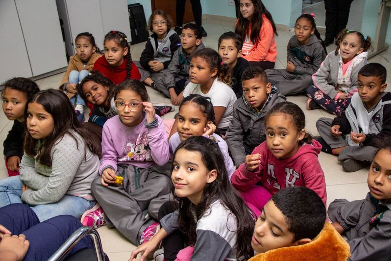 Ferraz levaraá 210  alunos da rede municipal para conhecerem como funcionam as indústrias do município