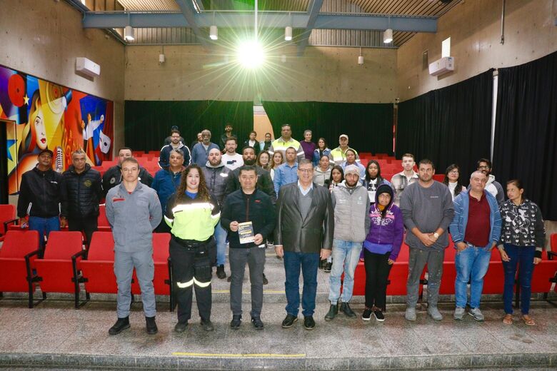 Ação educativa com motociclistas ocorreu no Cineteatro