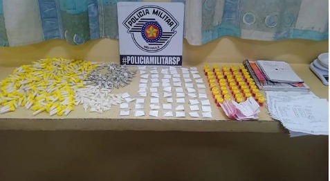 Mulher é presa por tráfico de drogas em Biritiba Mirim