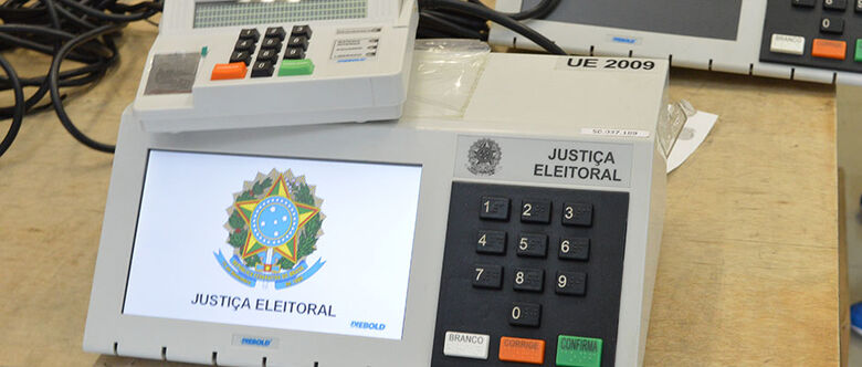 TSE proíbe presença de pré-candidatos em inauguraçõs e nome em sites oficiais