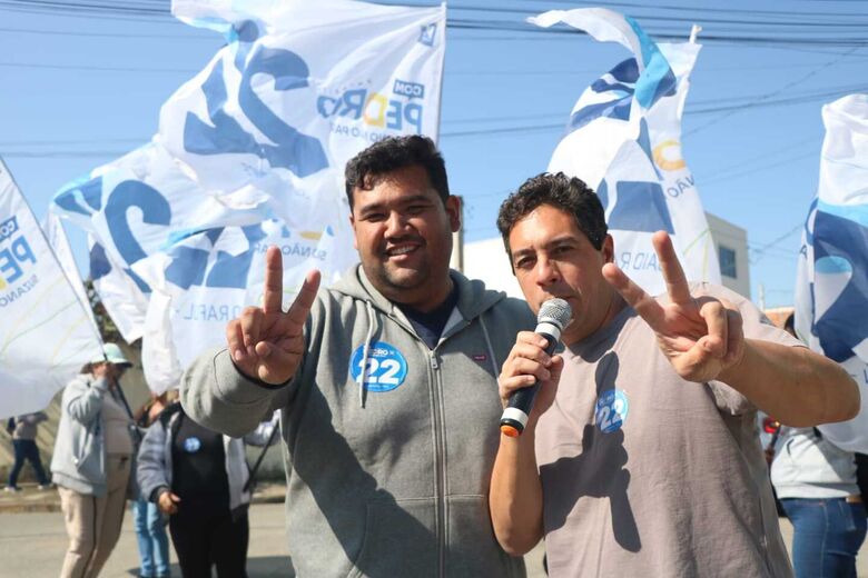 Candidato falou de propostas com moradores locais 