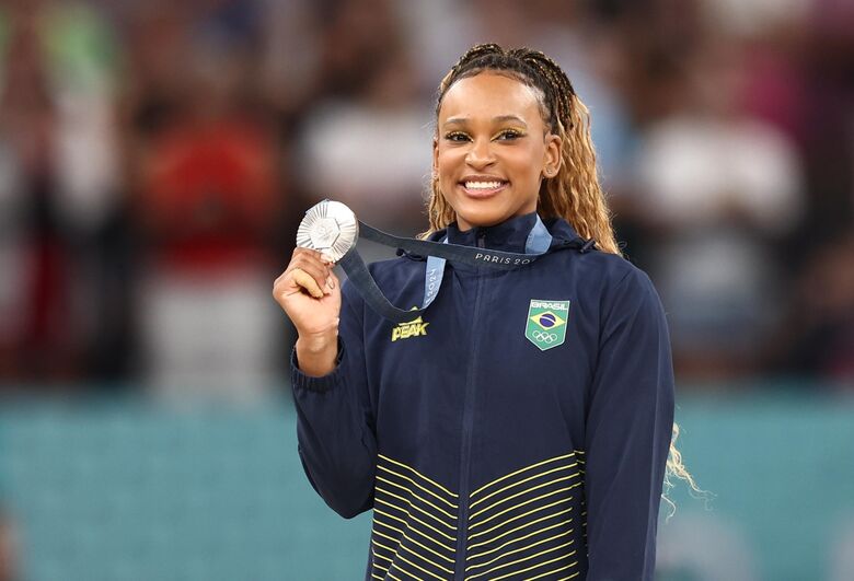Rebeca Andrade se tornou a mulher brasileira com o maior número de medalhas olímpicas