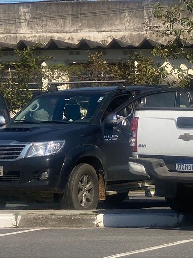 Corpo foi encontrado dentro de uma Hilux 