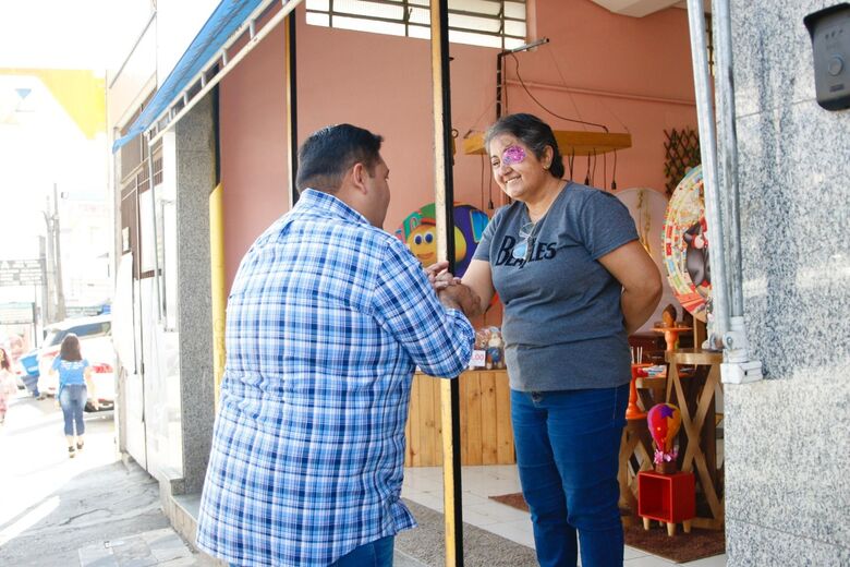 Pedro Ishi conversou com comerciantes nesta quinta-feira