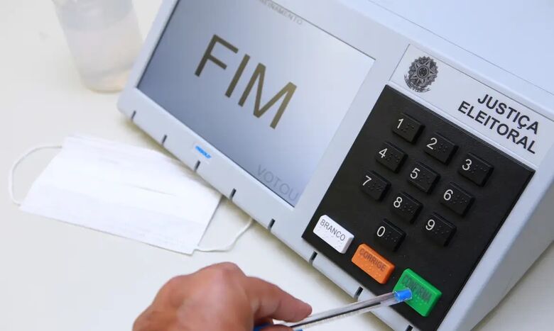 Justiça Eleitoral inicia preparação de 114 mil urnas para eleições