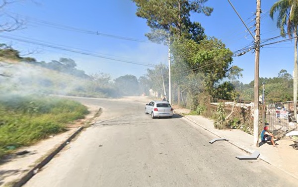 Corpo é encontrado em terreno baldio em Ferraz