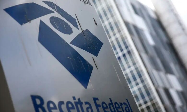 Receita Federal notifica microempreendedores sobre pendências no Simples Nacional