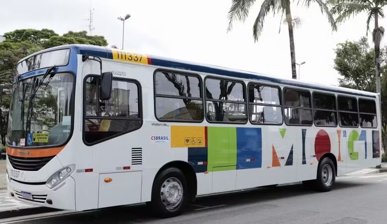 Caio Cunha renova contrato por mais dez anos com empresa de ônibus 