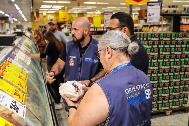 Procon de São Paulo faz vistorias nos supermercados de Ferraz