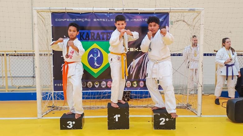 Atletas de karatê de Ferraz se destacam em campeonato brasileiro