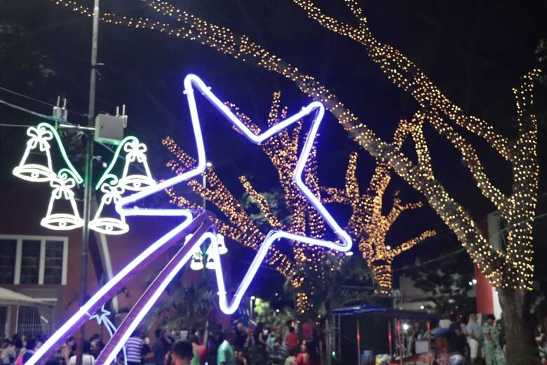  Suzano apresentou nesta terça-feira (12/11) a programação do tradicional acender das luzes de Natal