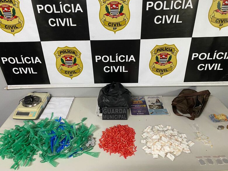 Homem detido por tráfico de drogas foi conduzido à Delegacia Central