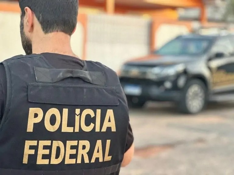 Agentes da PF cumpriram mandados em Itaquá nesta terça 