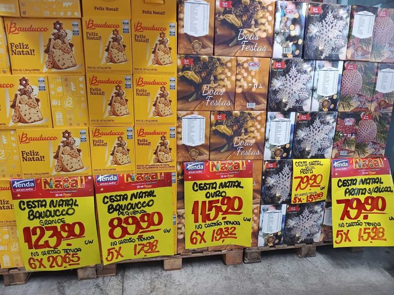 Preços das cestas de Natal variam de R$ 59 a R$ 123 nos mercados de Suzano