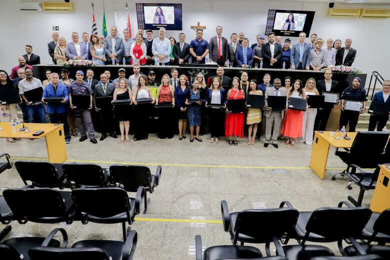 Título de Honra ao Mérito foi entregue aos 36 homenageados 