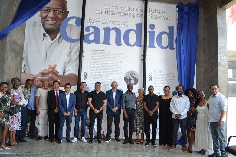 Câmara inaugura painel com linha do tempo de José Candido