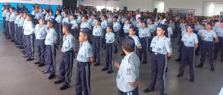 Secretaria de Educação retoma projeto de escolas cívico-militares