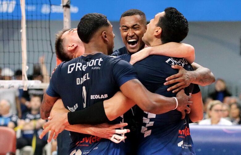 Suzano Vôlei saiu perdendo de 2 sets a 0 e virou para 3 a 2