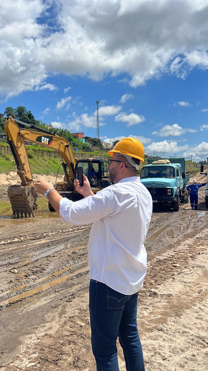 Ação determinada pelo prefeito Saulo Souza. que esteve no local