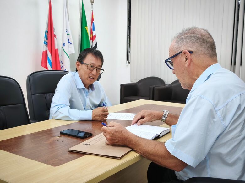 Artur Takayama realiza reunião para planejamento estratégico