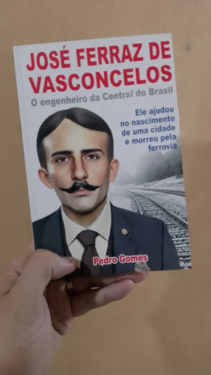 Engenheiro é homenageado com escultura e livro