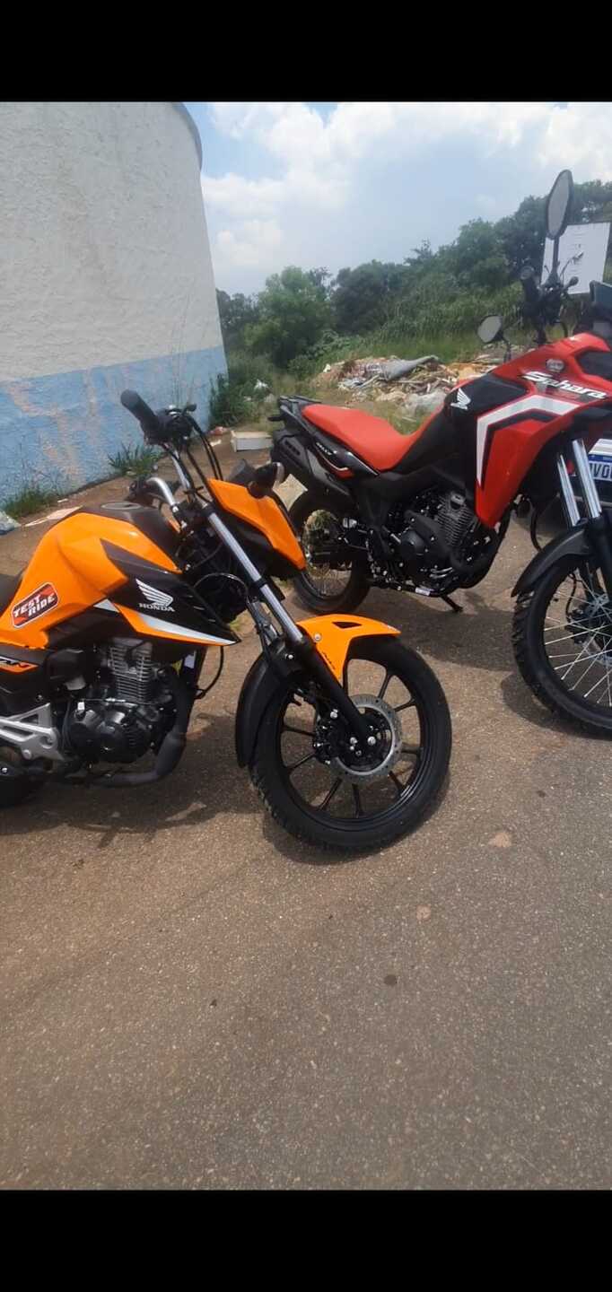 Motos foram furtadas durante a madrugada de quarta-feira