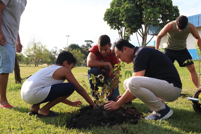 Projeto 'Árvore FamiliAR' incentiva suzanenses a participarem de mutirão de plantio