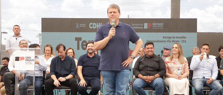 Governador esteve em Suzano para entrega de apartamentos