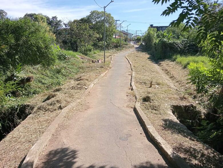 Parlamentar citou, em ofício, a necessidade de capinação, varrição e remoção de entulho no local