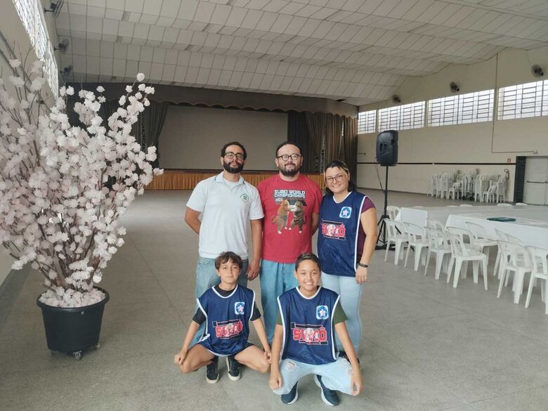 Atletas de Suzano representam o Brasil em campeonato de sumô