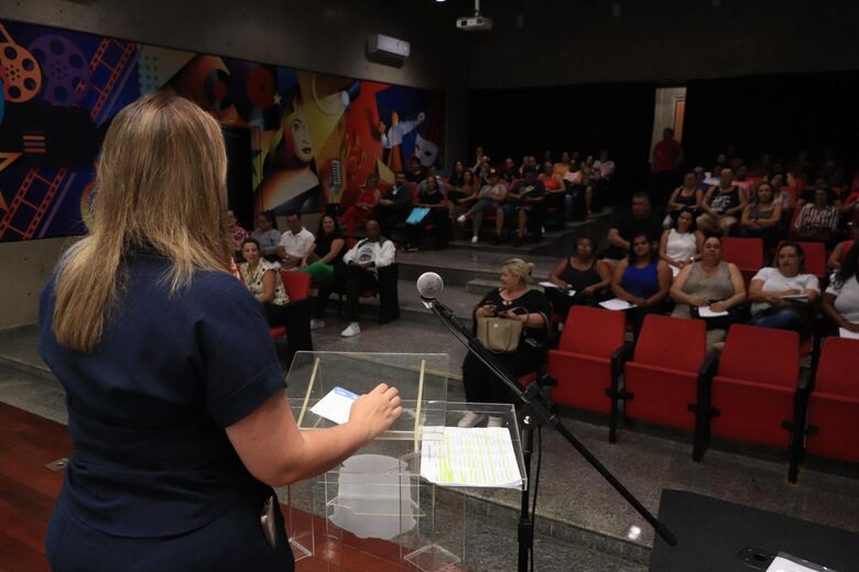 Foram recepcionados representantes de 78 entidades no Cineteatro