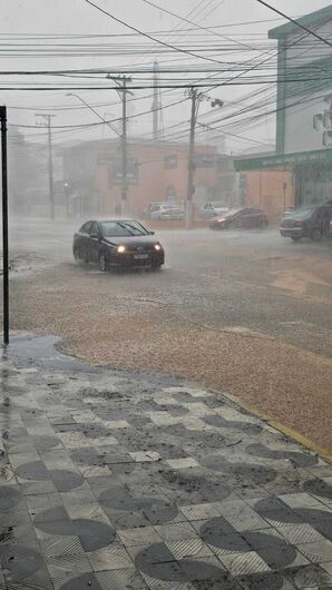 Rua Baruel ficou tomada pela água nesta quarta-feira