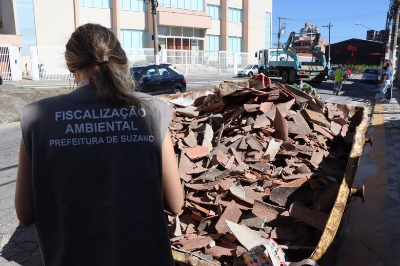 Meio Ambiente apreende caçambas irregulares na região central