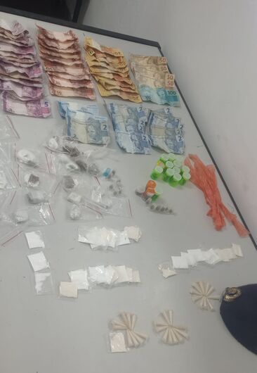Ações da GCM resultam em prisão de suspeitos, localização de drogas e apreensão de veículo e celular