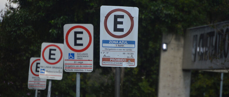 Em cidades, como Suzano o valor é de R$ 2 para estacionar